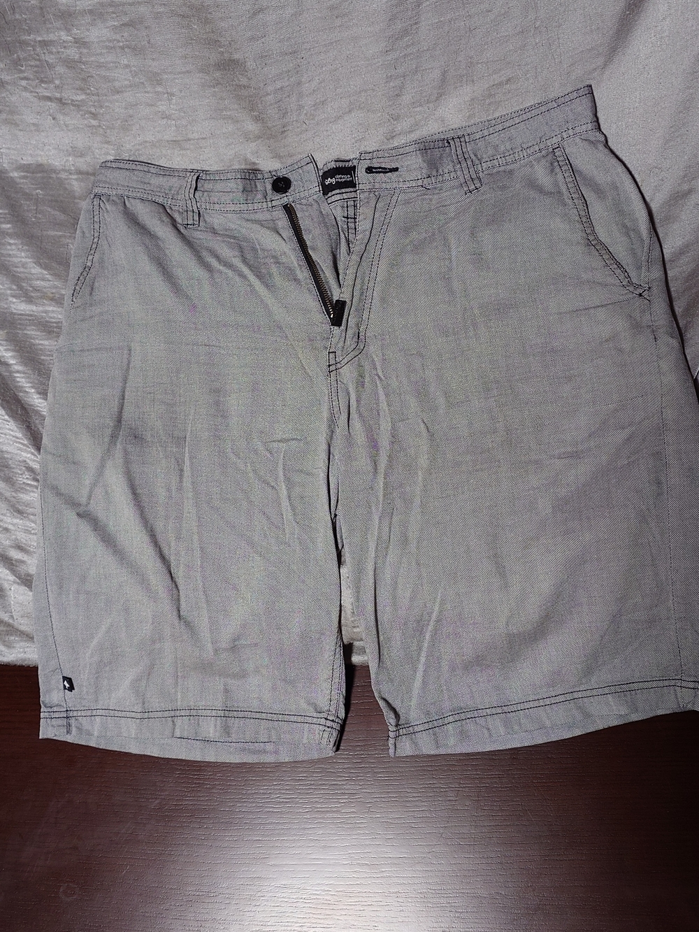 LRG Men's Light Gray Flat Front Shorts Size 36